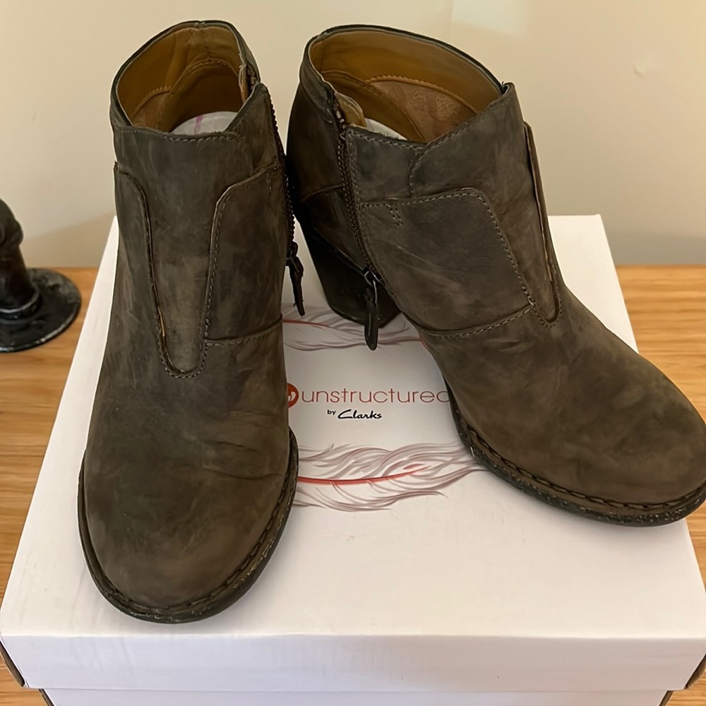 Clarks taupe leather carleta York - size 7